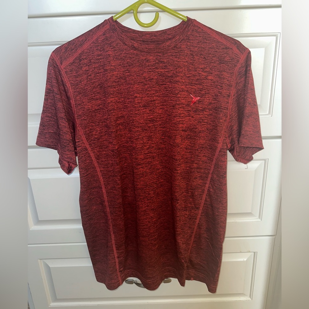 Old navy active men’s red athletic shirt, size medium